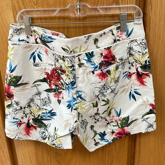 White House Black Market Tropical Floral Print Shorts 10 - Picture 6 of 7